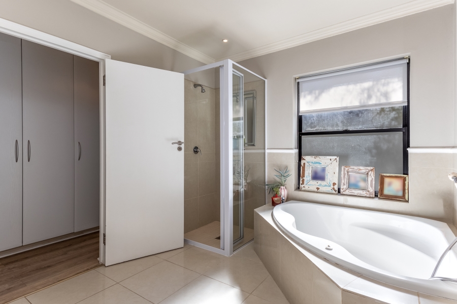 4 Bedroom Property for Sale in Pearl Valley at Val de Vie Western Cape